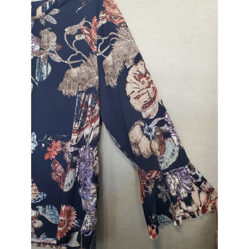 Chico's Elegant Floral Pleated Bell Sleeve Knit Blouse Size 2 Large NWT - Picture 2 of 7